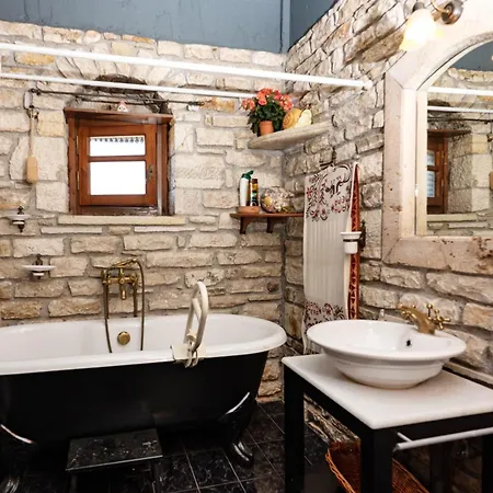 Alexana - Traditional House * Kato Figalia