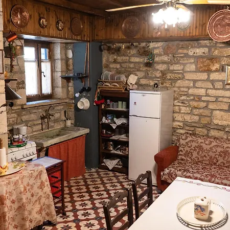 Alexana - Traditional House Сasa de vacaciones *