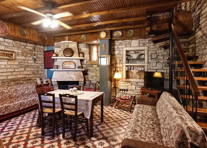 Alexana - Traditional House Hébergement de vacances *